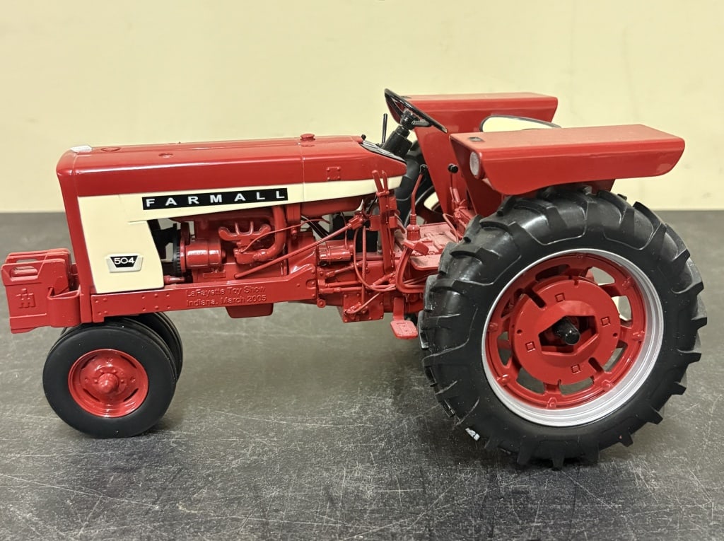 1/16 Scale Die-Cast Replica of a Farmall 504 Tractor - 5"X9.5": 1/16 Scale Die-Cast Replica of a Farmall 504 Tractor - 5"X9.5"