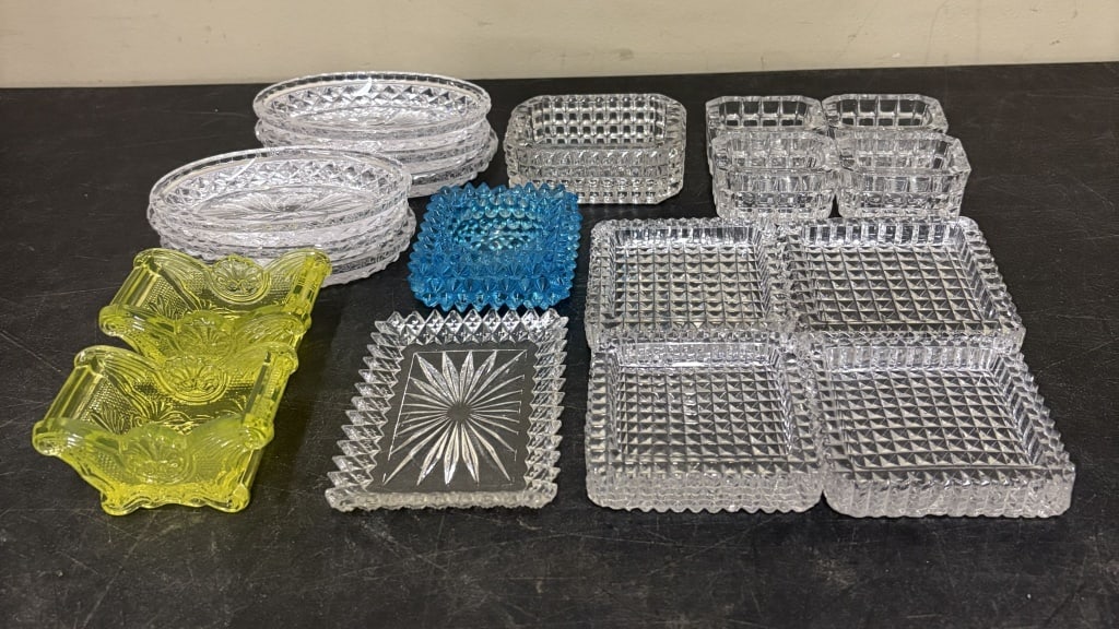 Lot Of Antique - Vintage Glassware - Salt Cellars (Lot 13"): Lot Of Antique - Vintage Glassware - Salt Cellars (Lot 13")