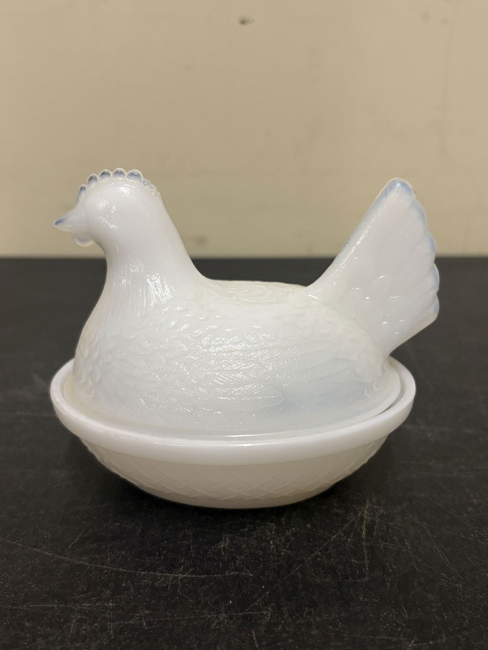 Vintage Milk Glass Hen On Nest Covered Dish 4.5"X4": Vintage Milk Glass Hen On Nest Covered Dish 4.5"X4"