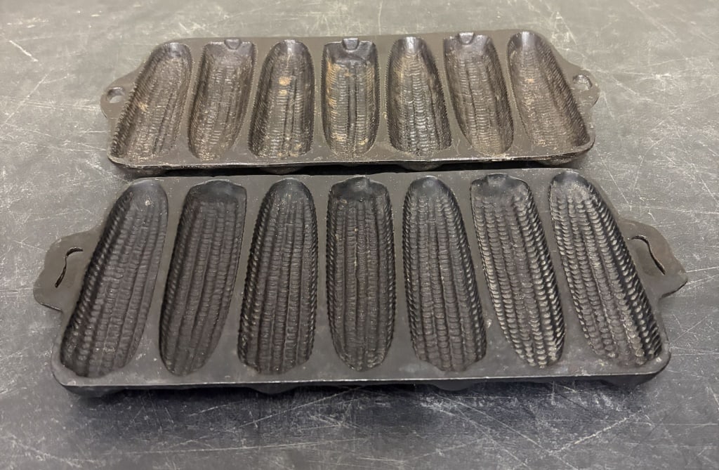 Pair Of Vintage Cast Iron Cornbread Pans 6"X 12": Pair Of Vintage Cast Iron Cornbread Pans 6"X 12"