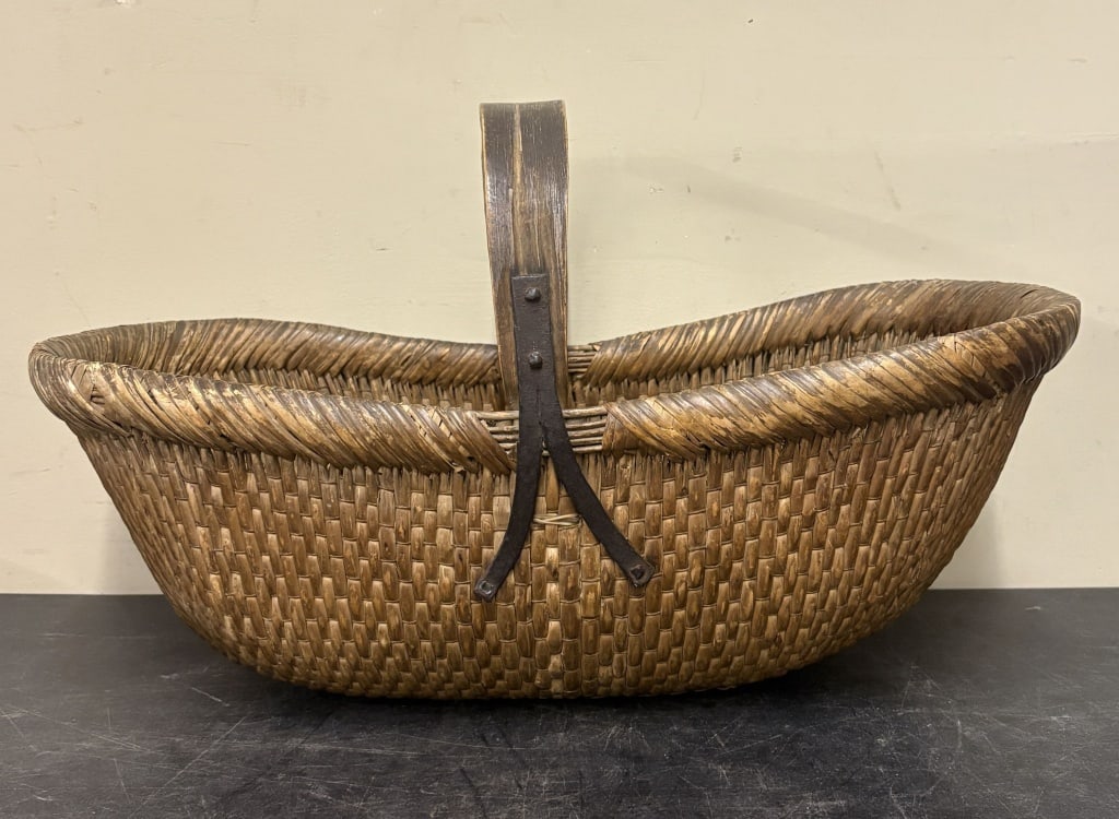 Vintage Hand Woven Chinese Willow Gathering Basket With Bentwood Handle And Metal Fittings 24"X 14" (1 of 5)