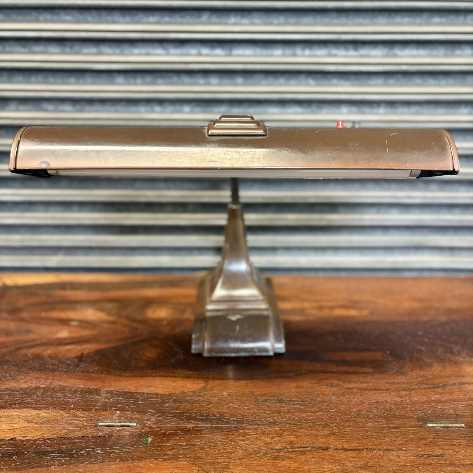 Vintage Art-Deco Style Desk Lamp Manufactured By The Art Specialty Company Of Chicago 8"18"X20": Vintage Art-Deco Style Desk Lamp Manufactured By The Art Specialty Company Of Chicago 8"18"X20"