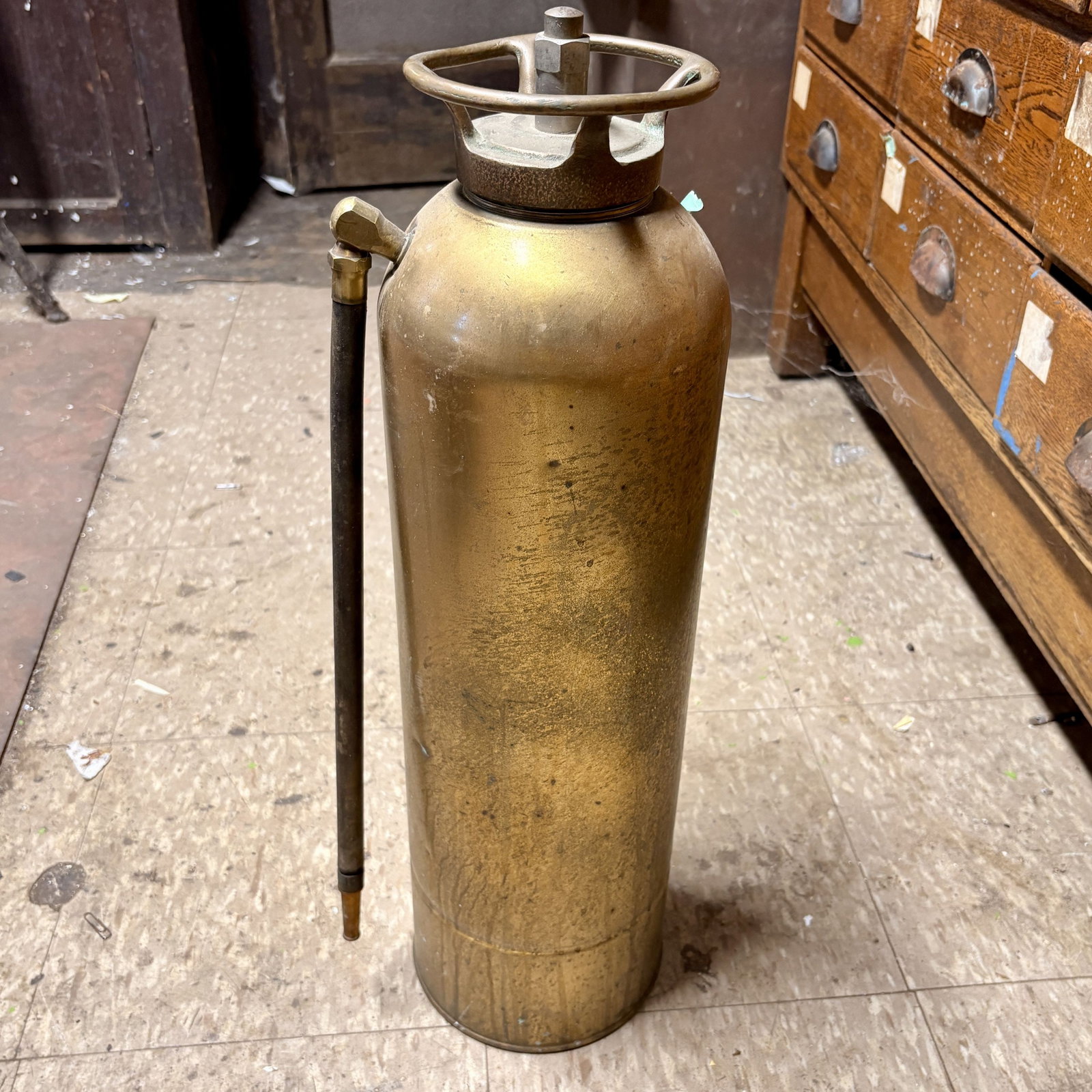 Antique Brass Fire Extinguisher 7"X7"X25" (1 of 4)