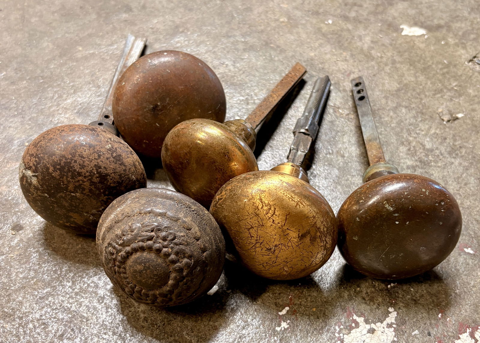 Antique Brass Door Knobs 3" (1 of 3)