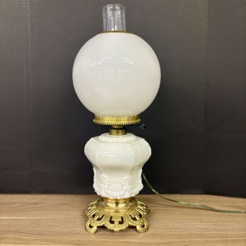 Vintage White Glass Gone With The Wind Style Parlor Lamp 7"X19": Vintage White Glass Gone With The Wind Style Parlor Lamp 7"X19"
