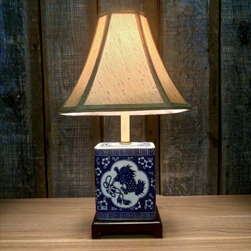 Blue - White Porcelain Foo Dog Table Lamp 10"X18": Blue - White Porcelain Foo Dog Table Lamp 10"X18"