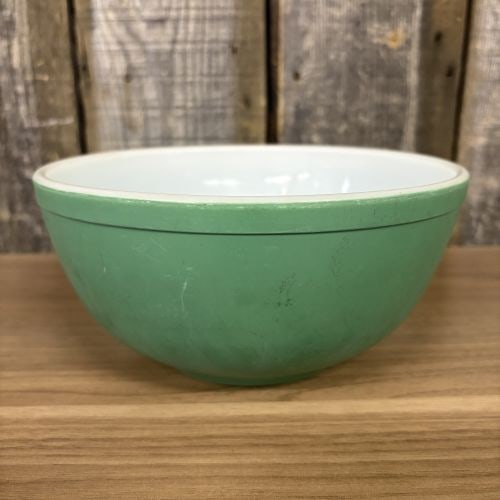 Vintage Pyrex Primary Green Mixing Bowl 8.5"X4": Vintage Pyrex Primary Green Mixing Bowl 8.5"X4"