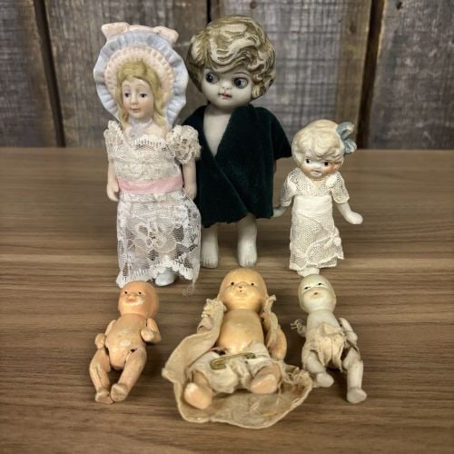 This Lot Features a Collection of Vintage Bisque Dolls, likely from Germany or Japan, dating from: This Lot Features a Collection of Vintage Bisque Dolls, likely from Germany or Japan, dating from the late 19th to the early 20th century - 3"