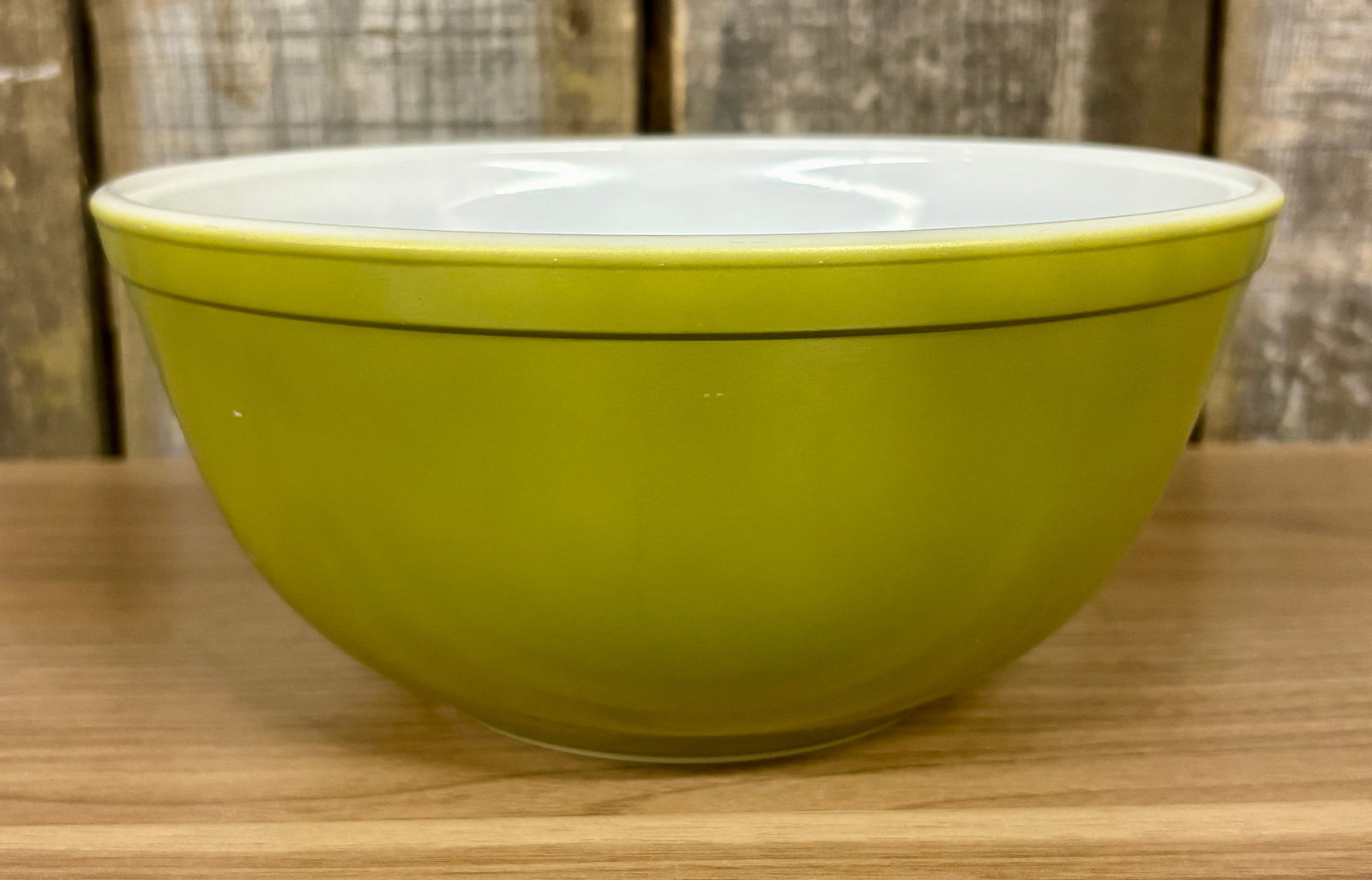 Vintage PYREX 402 Avocado Green Mixing Bowl - 9" (1 of 4)