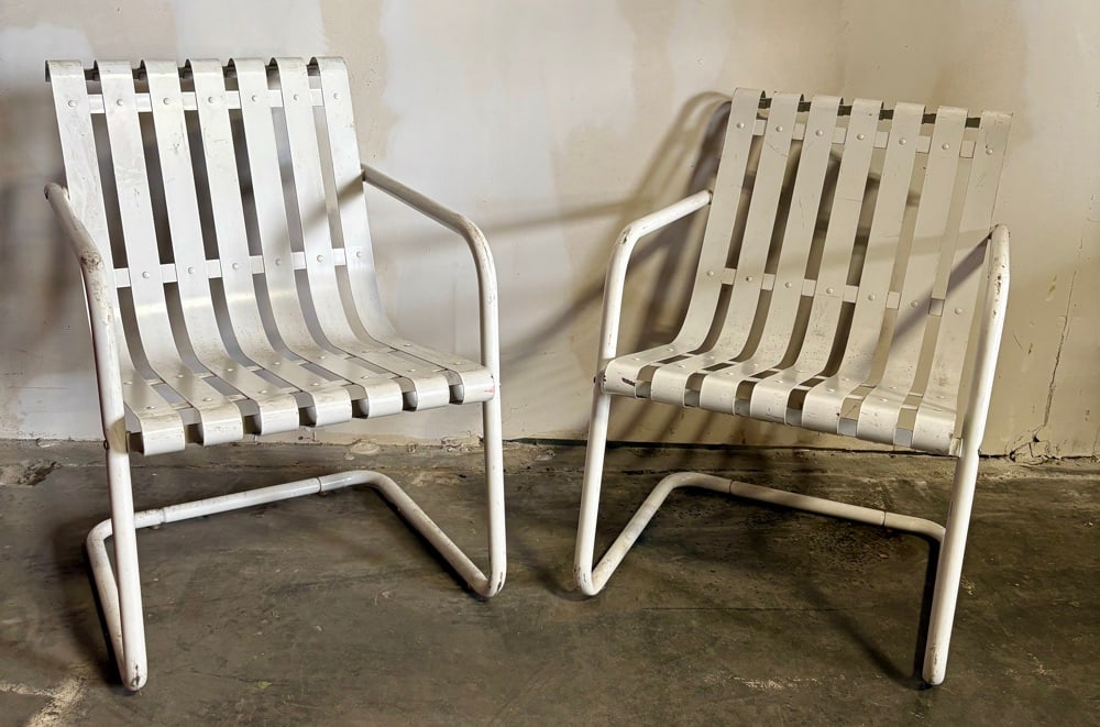 Retro Style White Metal Chairs 22"X28"X32" (1 of 5)