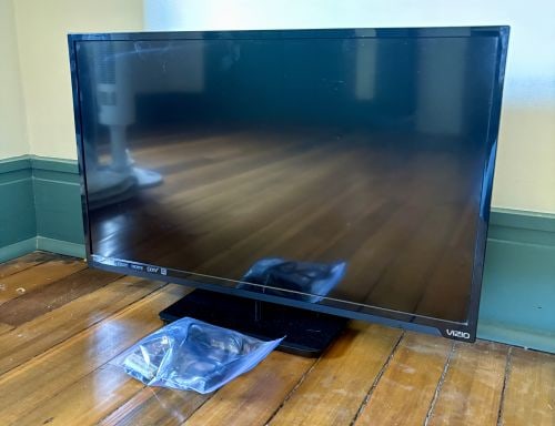 Vizio 32-Inch 720p LED HDTV Model E320-A1 8"X29"X20" (1 of 6)
