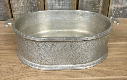 Guardian Service Hammered Aluminum Oval Roaster (1 of 5)