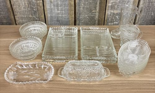 A Collection of Nineteen Vintage Clear Pressed Glass Tableware Pieces (1 of 9)