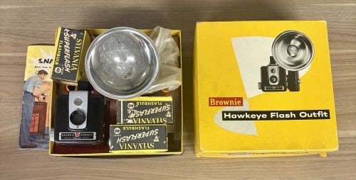 Vintage Kodak Brownie Hawkeye Flash Outfit with Original Box and Accessories (1 of 7)
