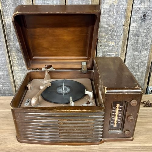 Philco Vintage Tabletop Radio-Phonograph Combination (1 of 10)