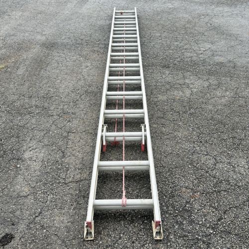 Werner Saf-T-Master Model D1128-2 28 Foot Aluminum Extension Ladder (1 of 4)