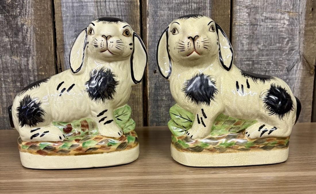 A Pair of Staffordshire Style Ceramic Rabbit Figurines (1 of 10)