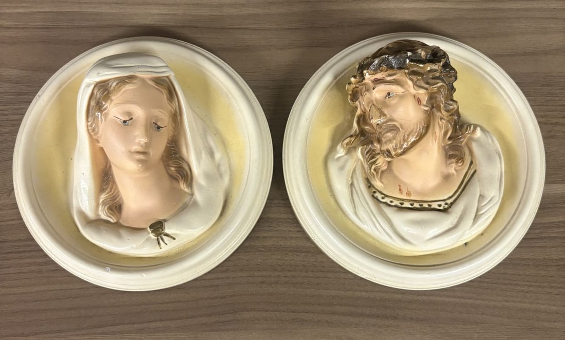 A Pair of Vintage Chalkware Religious Wall Plaques Depicting Jesus and the Virgin Mary (1 of 7)