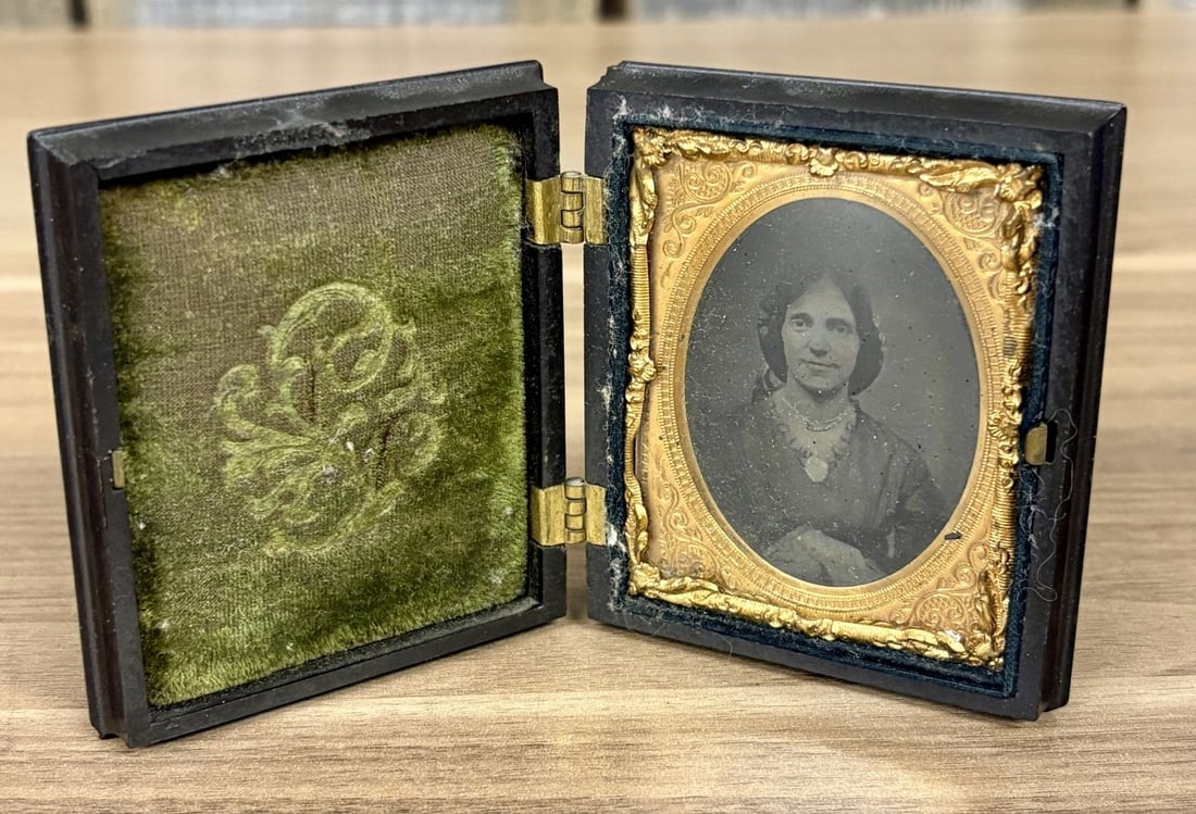 R.B. Appleby Ninth-Plate Daguerreotype Portrait of a Woman in a Thermoplastic Union Case (1 of 6)