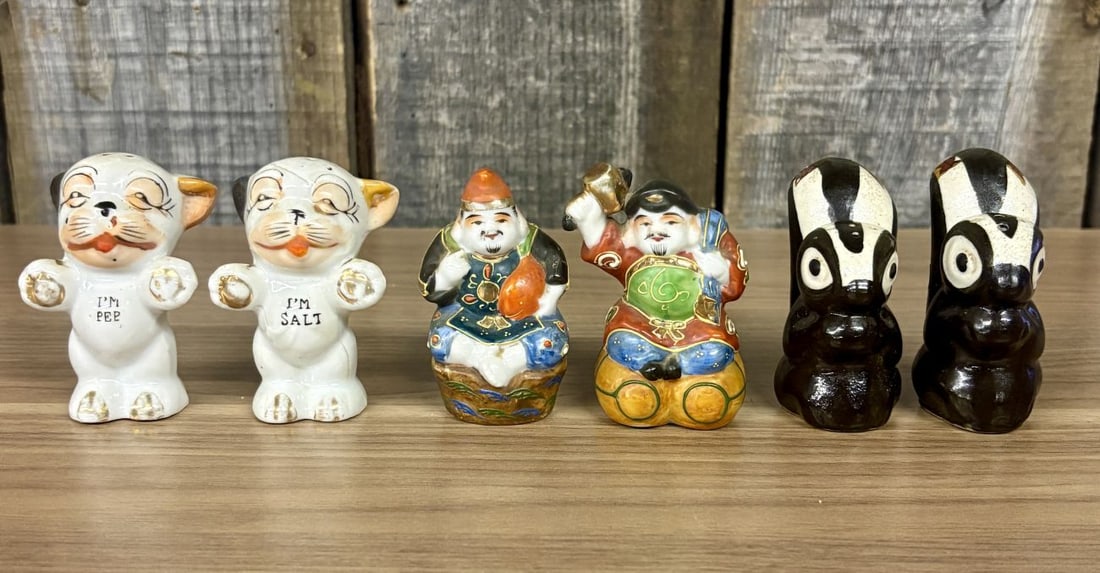 An Assortment of Vintage Ceramic Figural Salt and Pepper Shakers Including Bonzo Dogs and Japanese: This assortment contains three sets of vintage ceramic figural salt and pepper shakers. The first pair represents Bonzo the Dog, a stylized character figure manufactured in Japan. These porcelain shak