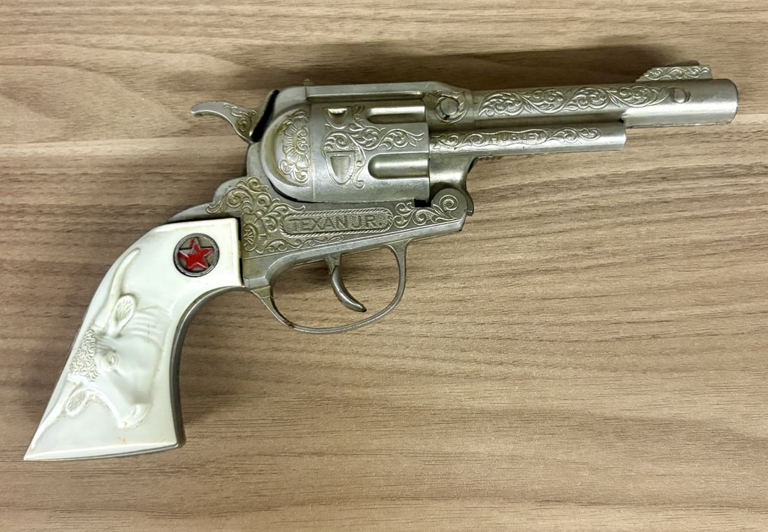 Hubley Texan Jr. Toy Cap Gun (1 of 10)
