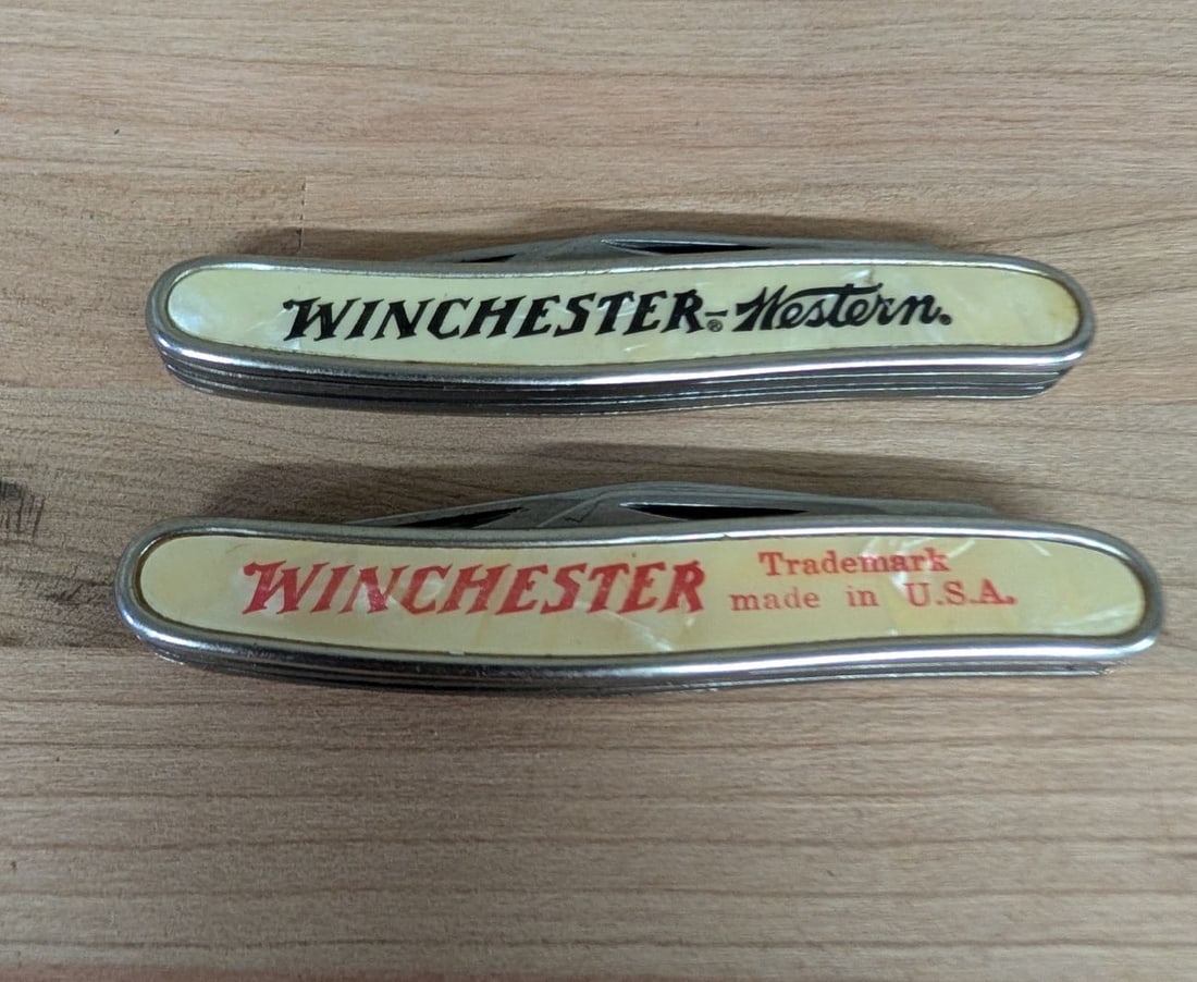A Pair of Colonial Winchester Western Advertising Pocket Knives (1 of 7)