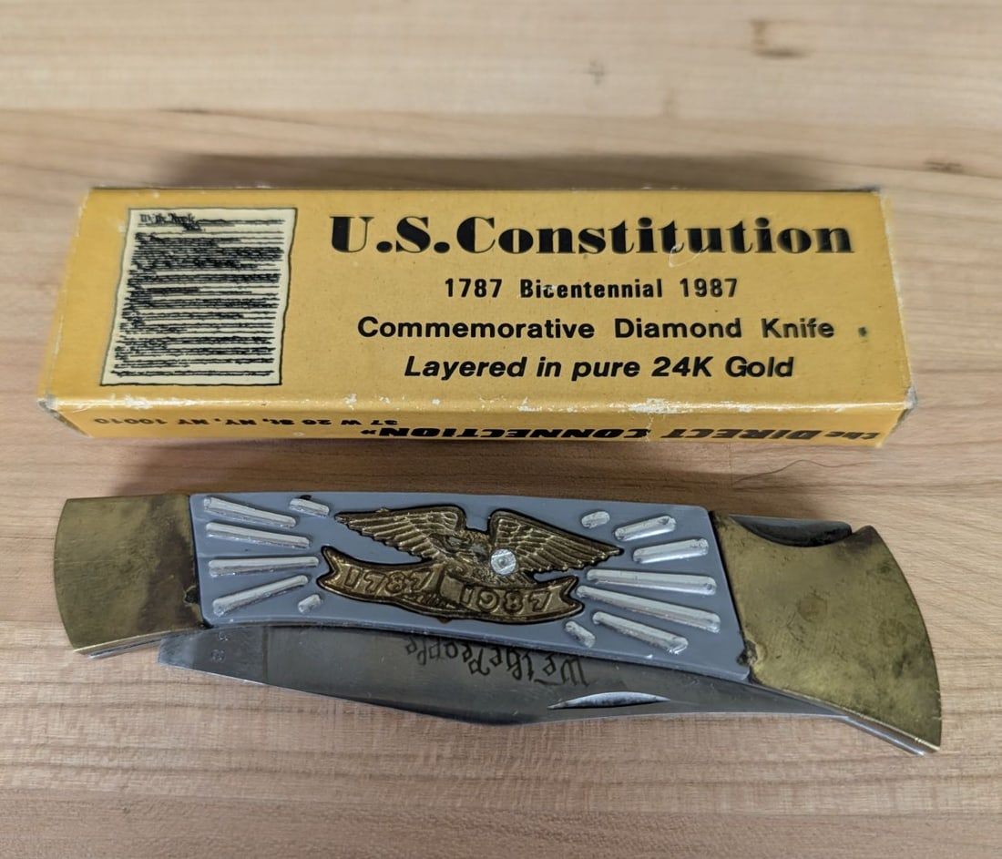 Direct Connection U.S. Constitution Bicentennial Commemorative Diamond Knife in Original Box: A single-blade lockback folding pocket knife distributed by The Direct Connection to commemorate the 1987 bicentennial of the U.S. Constitution. The stainless steel clip point blade features a black e