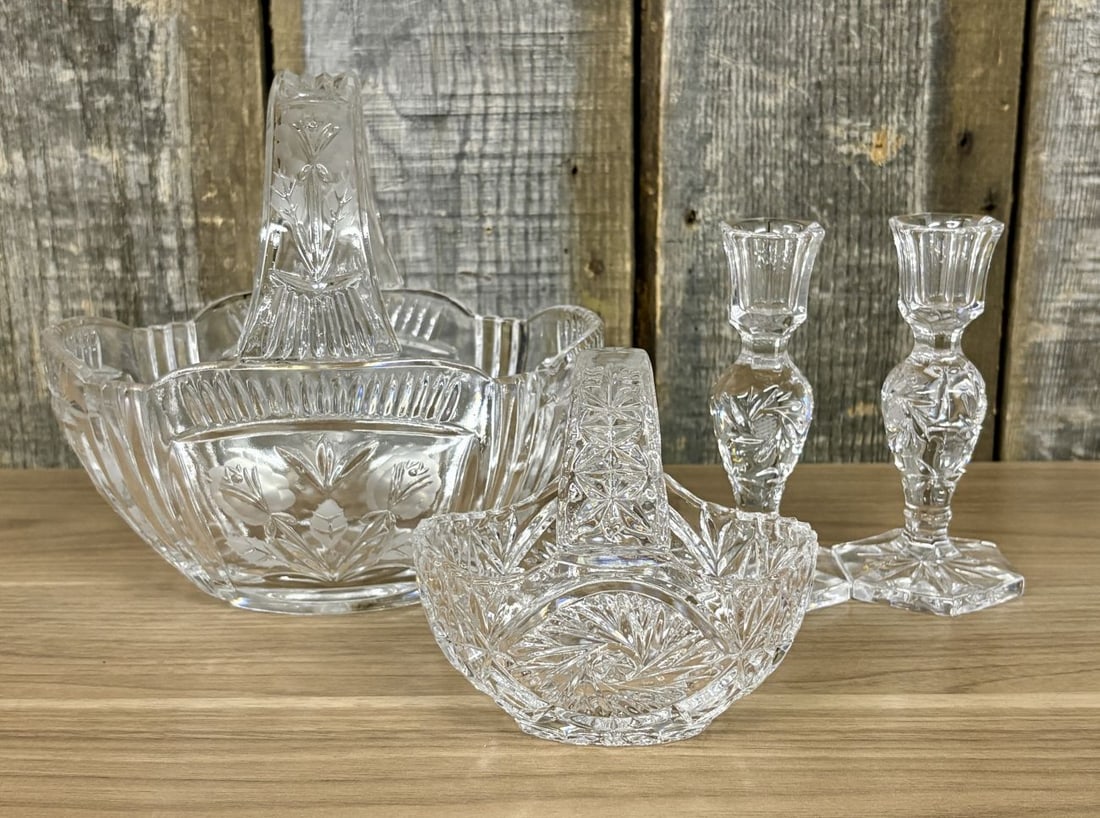 A Collection of Darlington Lead Crystal and Pinwheel Pattern Glassware (1 of 12)