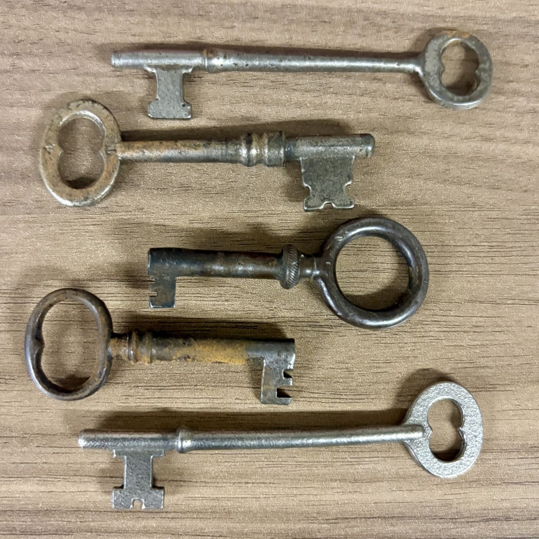 Collection of Five Antique and Vintage Ferrous Metal Skeleton Keys (1 of 4)