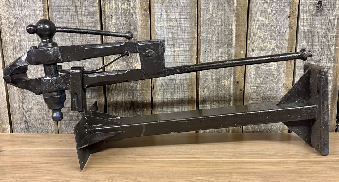 Antique Blacksmith Post Leg Vise on Pedestal Floor Stand (1 of 11)