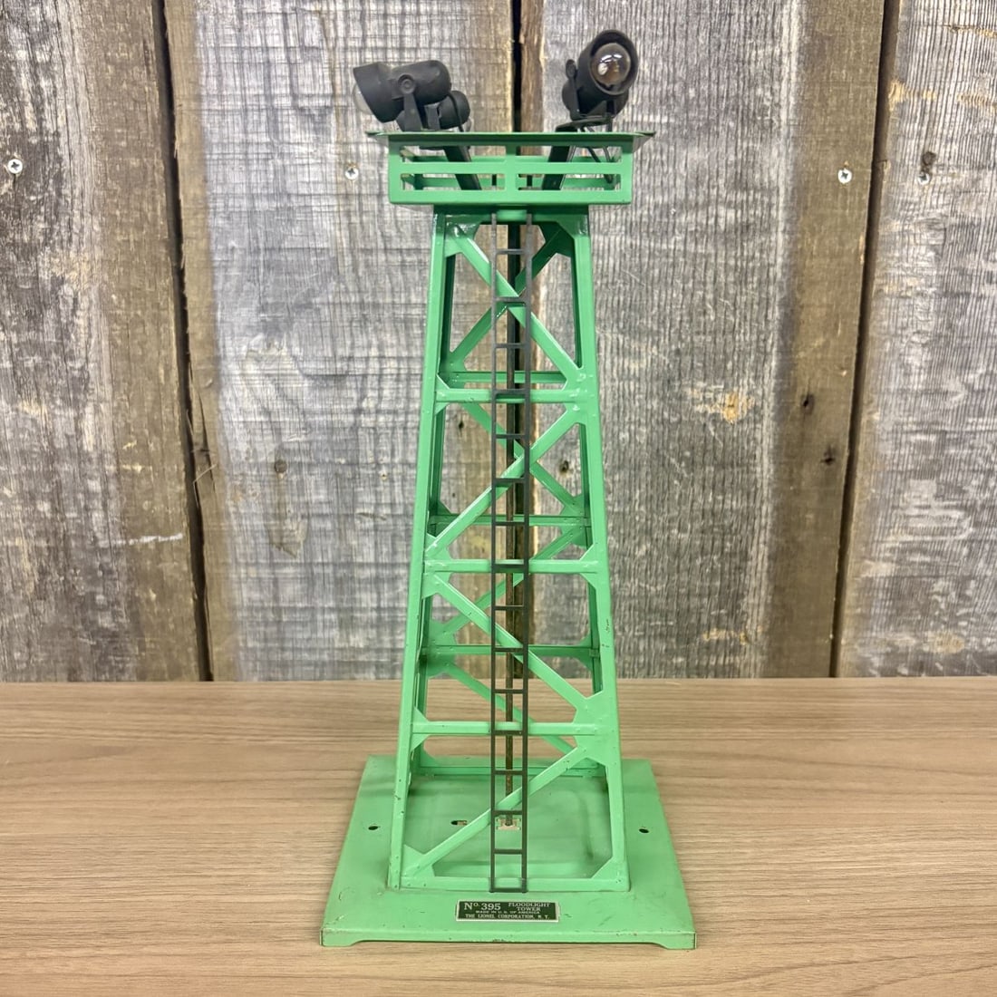 Lionel No. 395 Postwar Floodlight Tower (1 of 6)