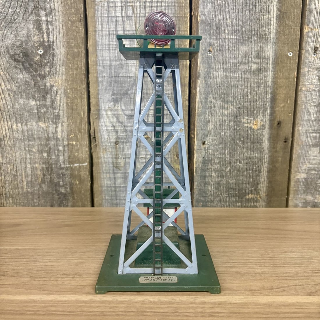 American Flyer No. 760 Rotating Beacon Tower (1 of 7)
