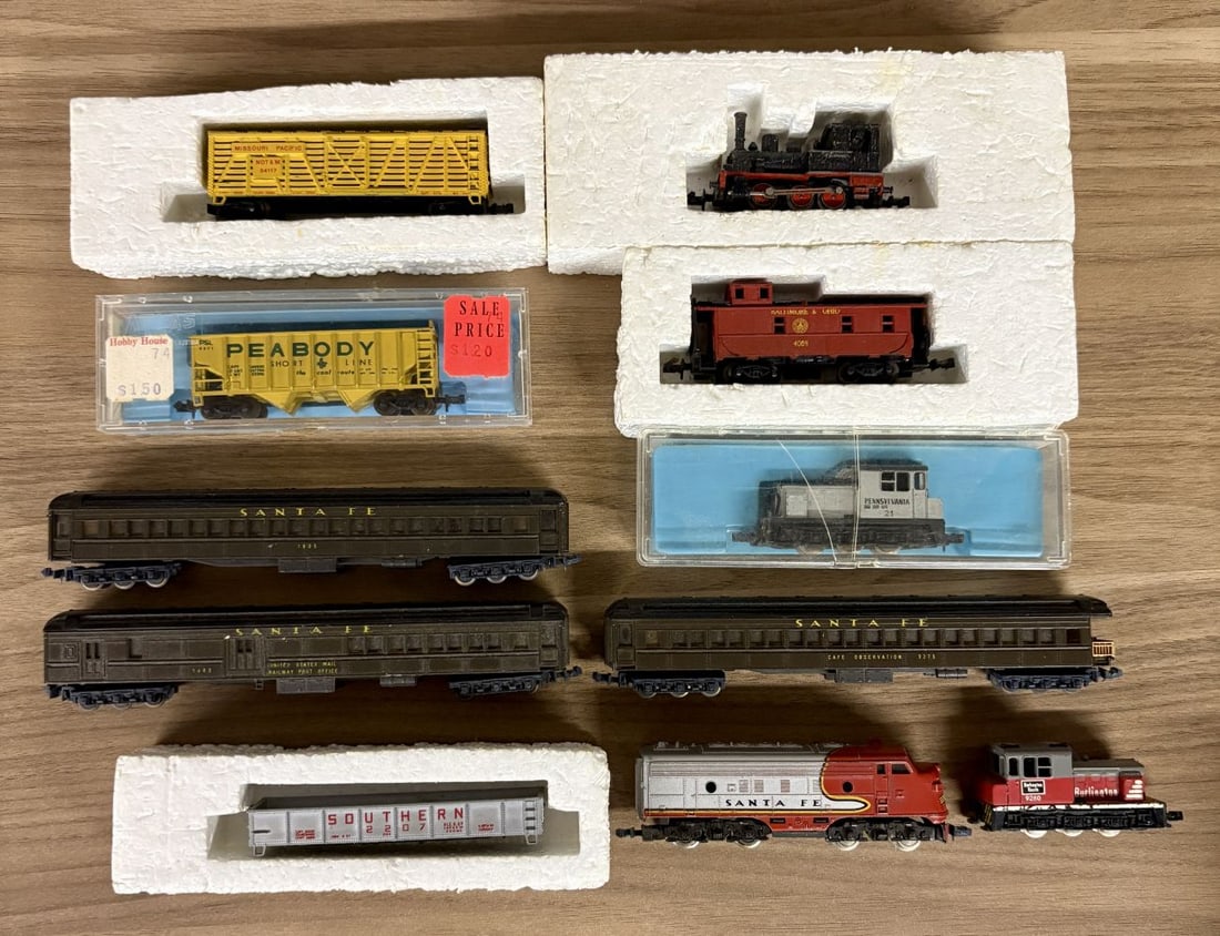 A Collection of Eleven Vintage N-Scale Model Train Locomotives and Rolling Stock Including Lima and (1 of 7)