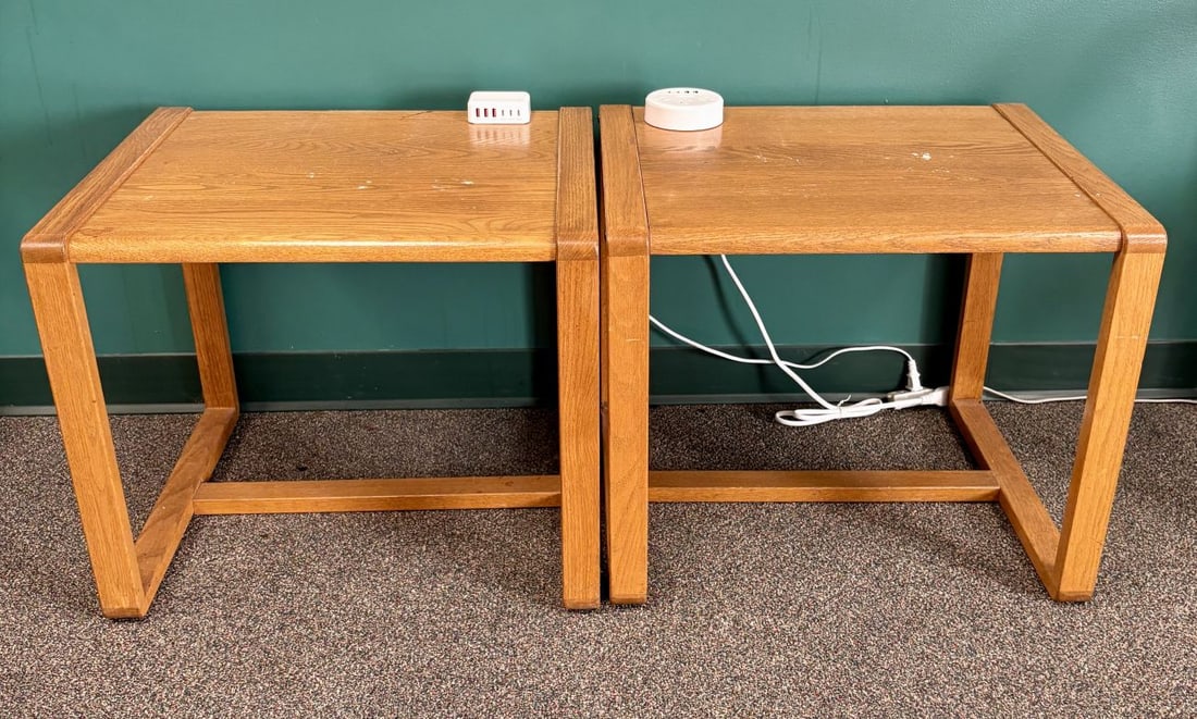 A Pair of Mid-Century Modern Style Oak Side Tables (1 of 5)