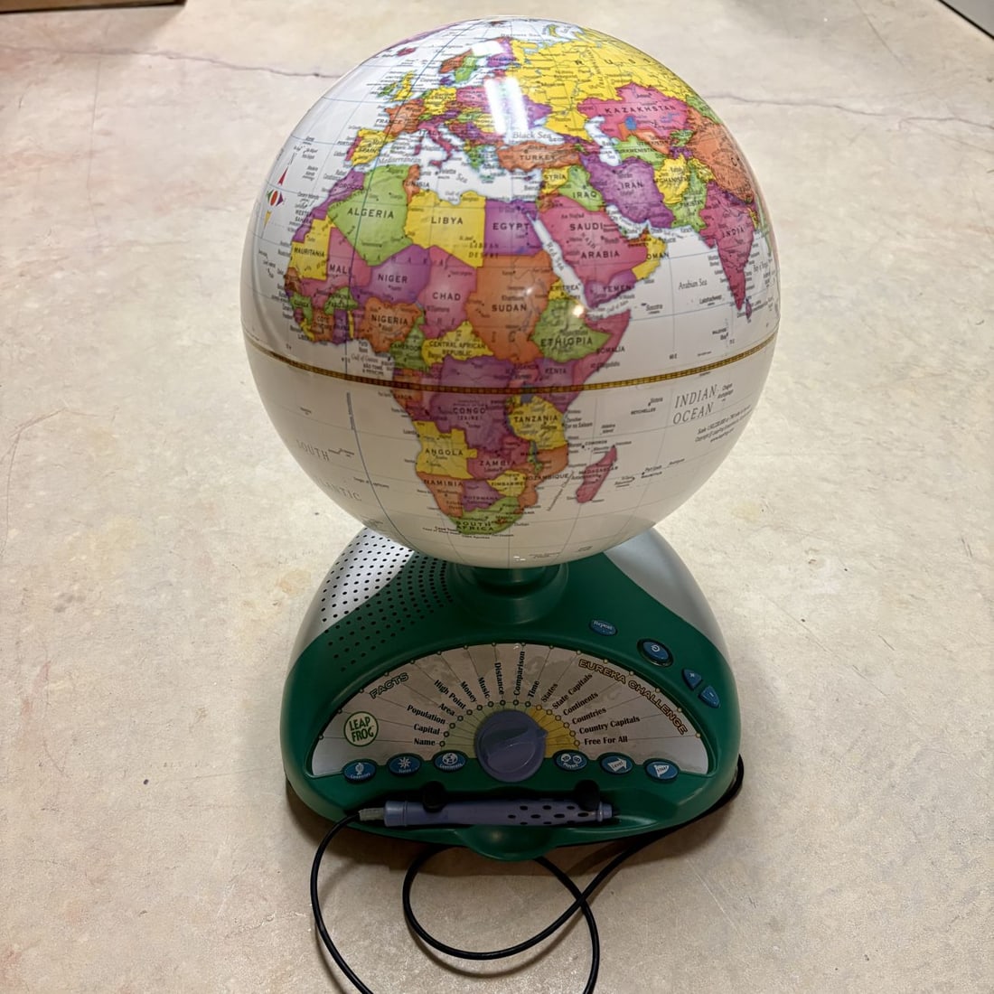 LeapFrog Eureka Challenge Interactive Talking Globe (1 of 4)