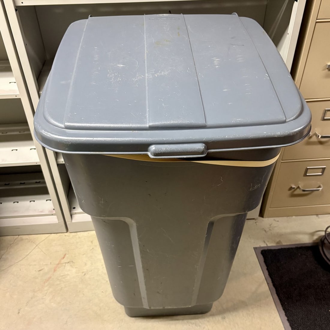 Rubbermaid Commercial Brute Gray Plastic Rollout Trash Bin (1 of 4)