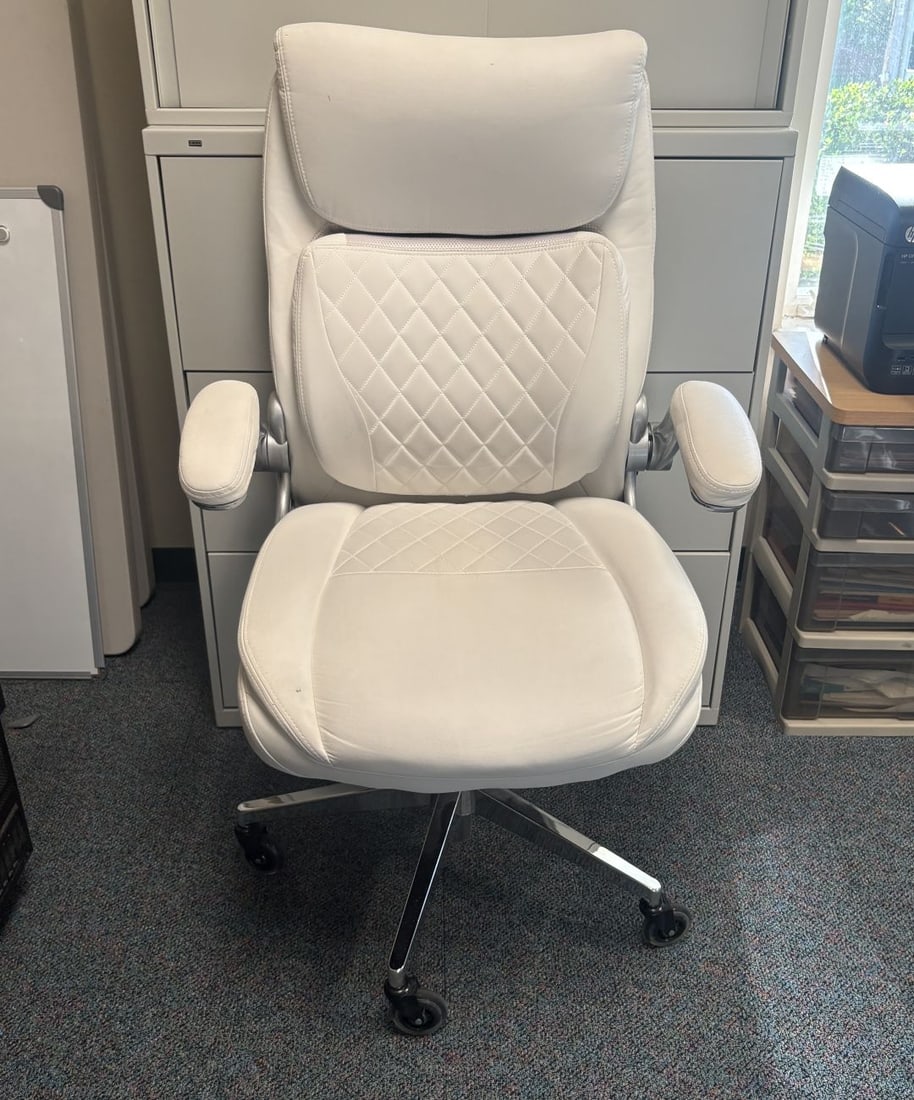 White Contemporary High-Back Executive Office Chair with Chrome-Finished Base (1 of 5)