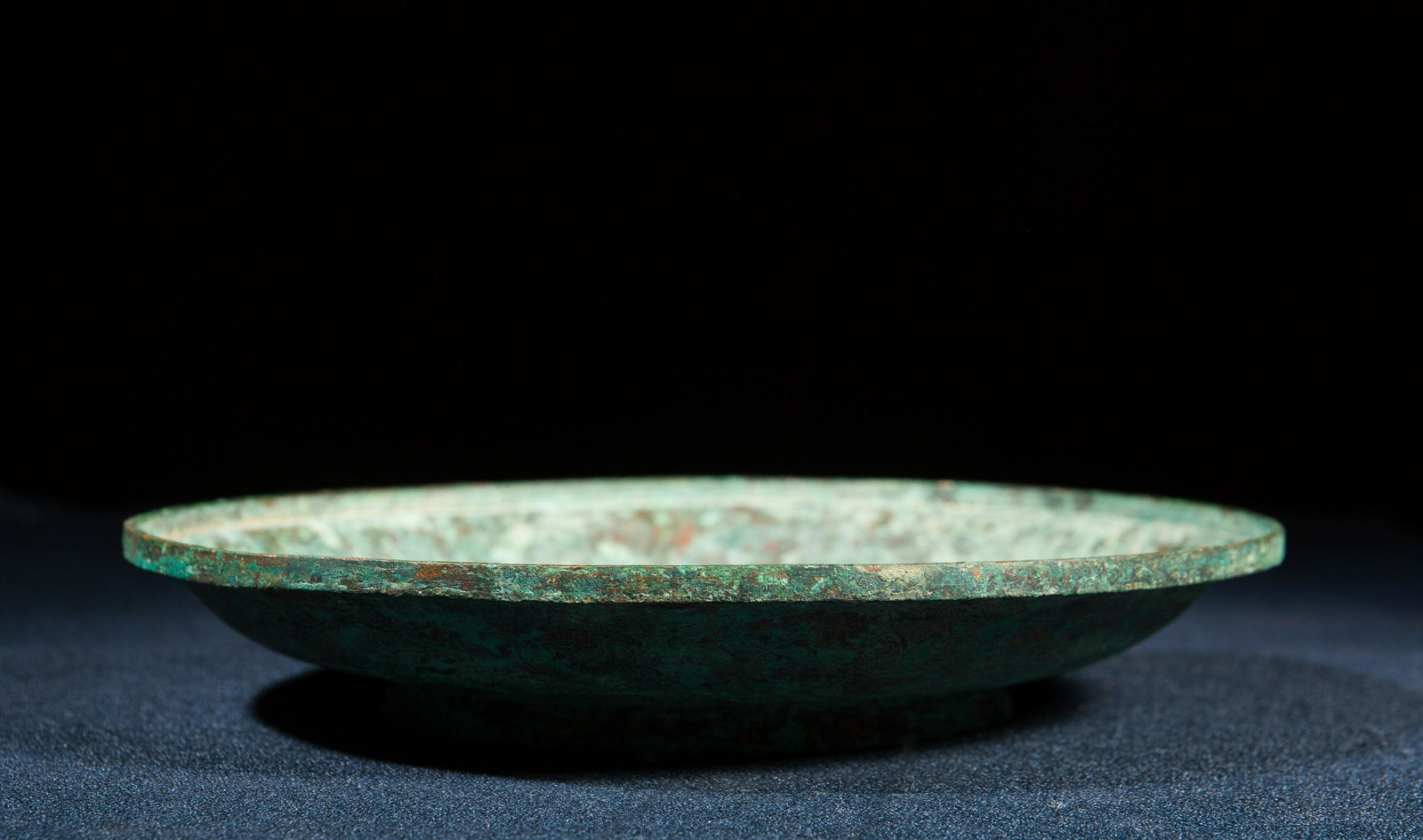 A BRONZE DISH WITH DEER PATTERN (1 of 8)