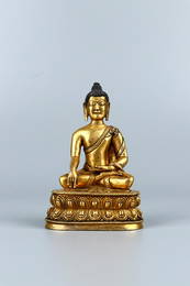 A GLIT BRONZE FIGURE OF SITTING  SAKYAMUNI