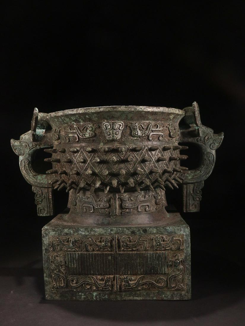 BRONZE ANCIENT BEAST EAR RITUAL UTENSIL: Time: Han Dynasty / Weight 6200g / Height 10.24 in / Width 13.19 in