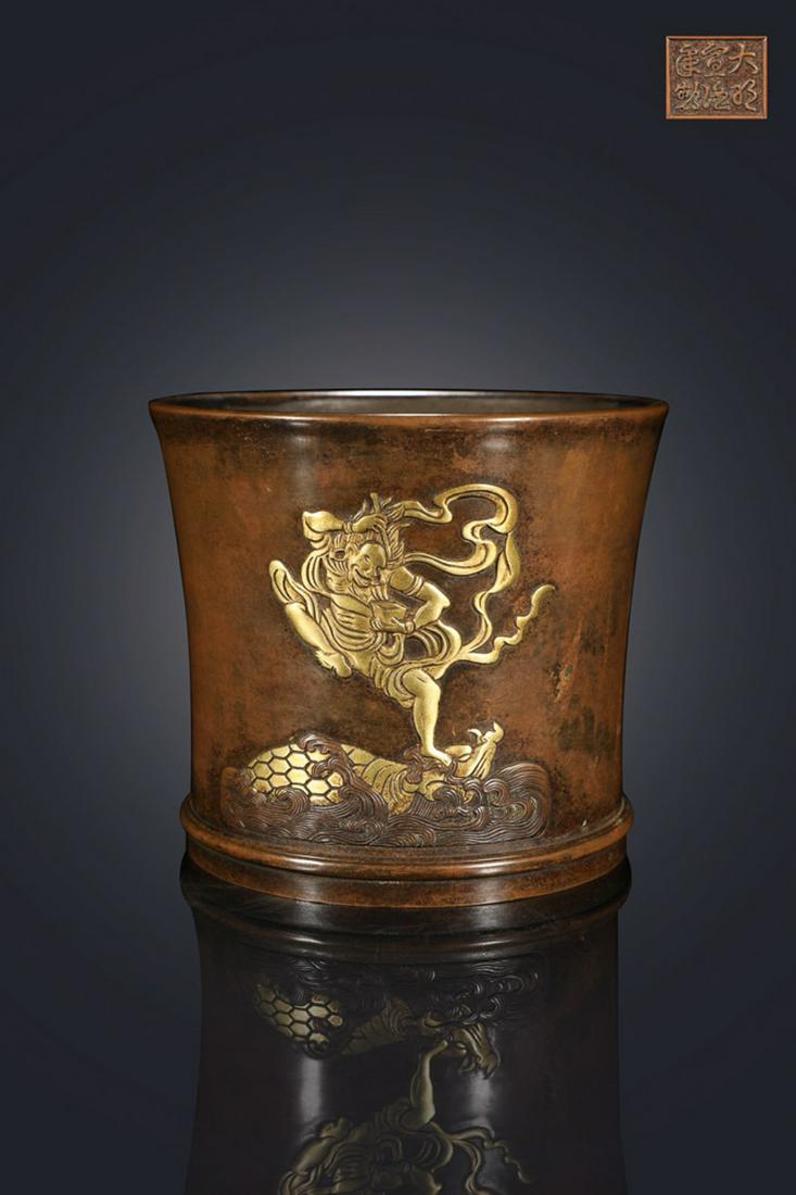 GILT REFINED BRONZE KUI'XING'DIAN'DOU PATTERNING BRUSH: Time: ming Dynasty 14-17 Century / Weight 3850g / Height 5.51 in / Mouth-Diameter 6.1 in