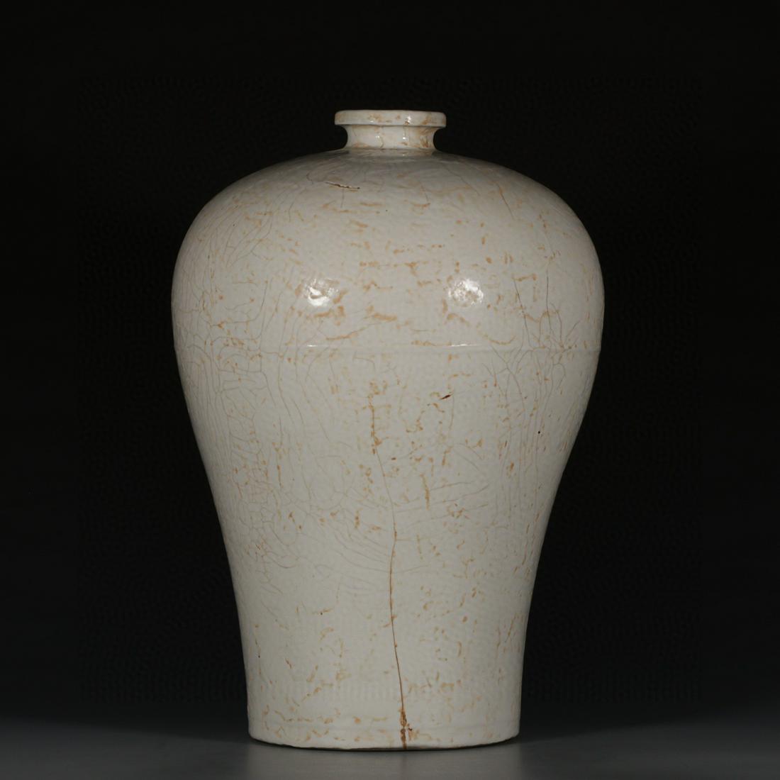 LOVELY WHITE GLAZED PLUM VASE: Time: ming Dynasty 14-17 Century / Height 17.24 in / Mouth-Diameter 3.07 in / Base-Diameter 7.4 in