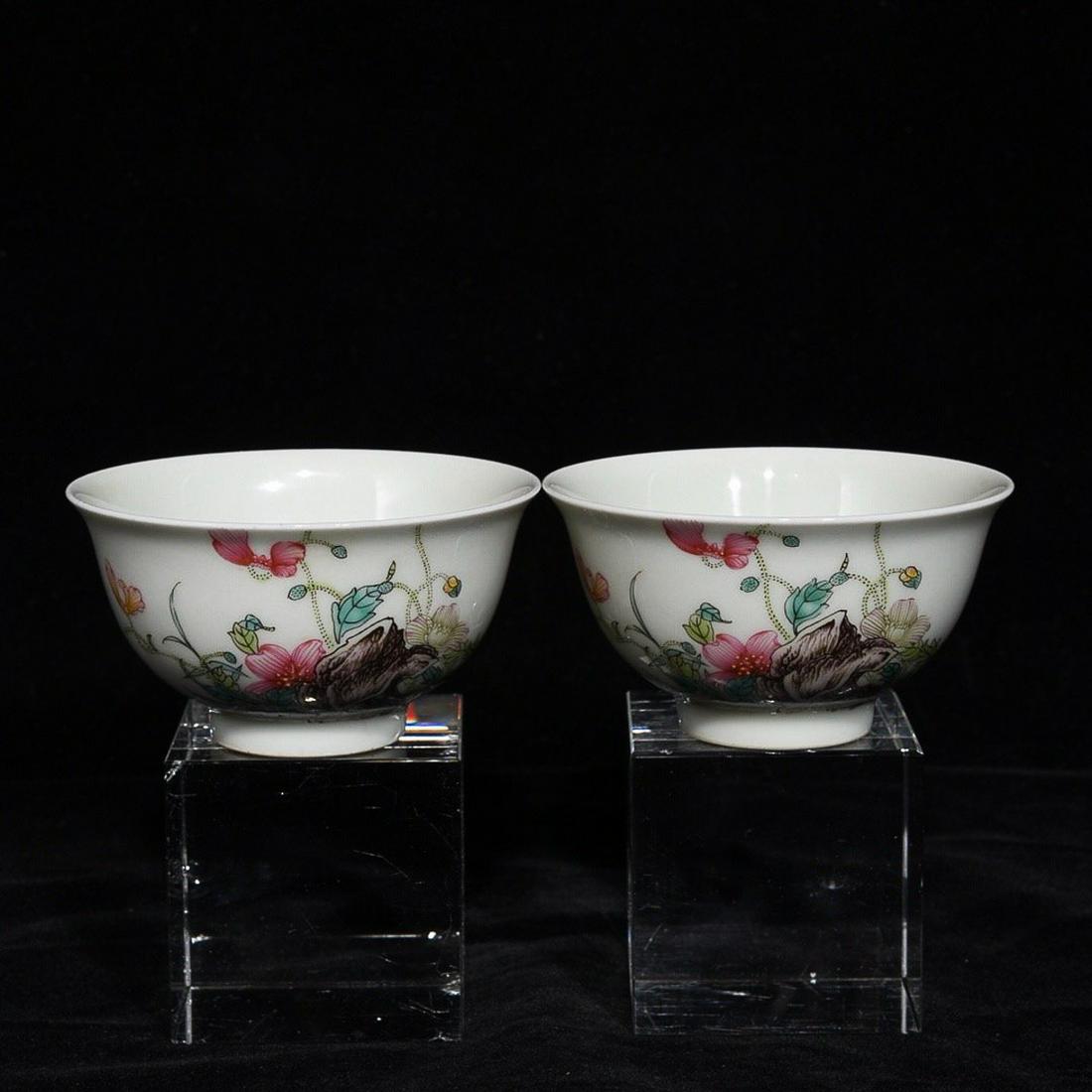 QIANLONG MARK FAMILLE ROSE CORN POPPY PATTERNING CUP IN: Time: Qianlong Period 18 Century / Height 1.69 in / Diameter 3.15 in