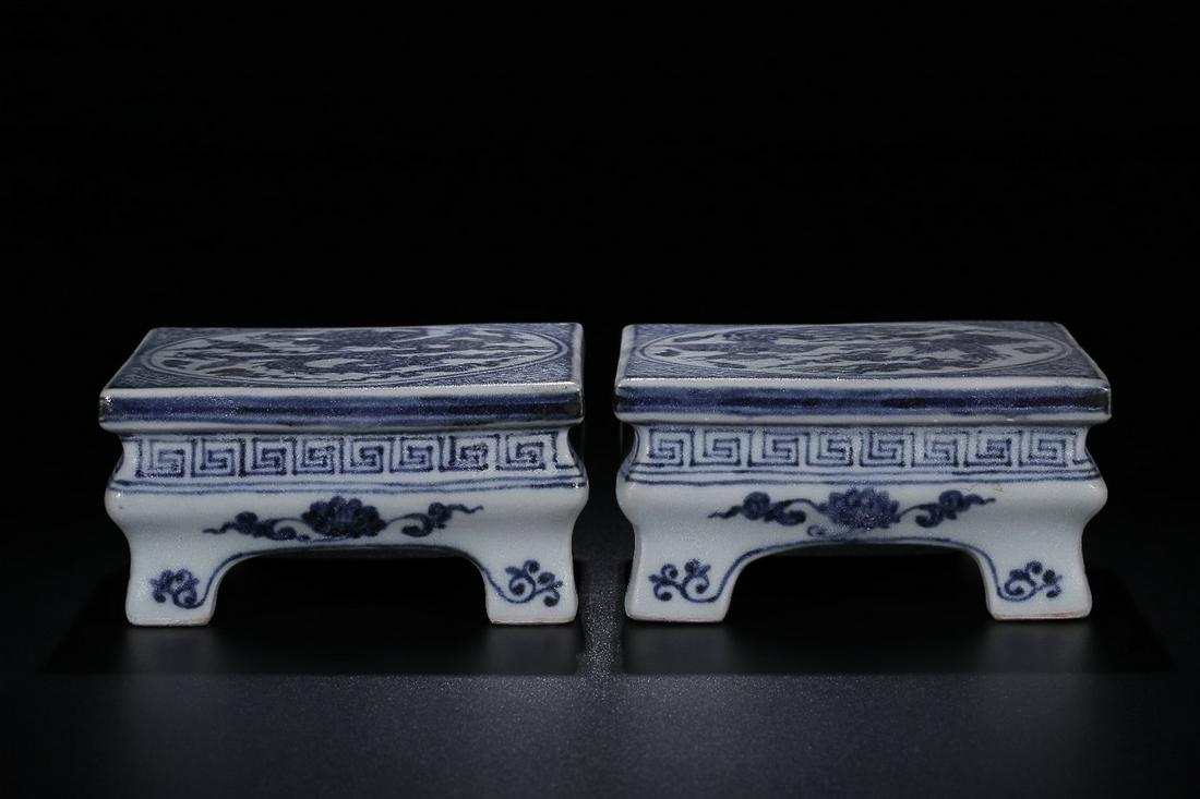 XUANDE MARK BLUE WHITEDRAGON AND PHOENIX PATTERNING: Time: Ming Dynasty 14-17 Century / Height 2.05 in / Length 3.94 in / Base-Diameter 3.66 in