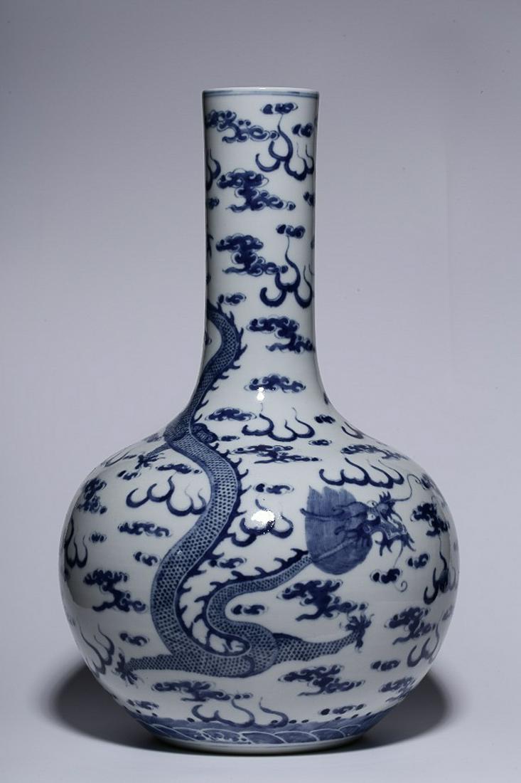 QIANLONG MARK BLUE WHITE DRAGON PATTERNING BOTTLE VASE: Time: Qianlong Period 18 Century / Weight 1750g / Height 13.19 in / Mouth-Diameter 2.36 in / Belly-Diameter 7.87 in / Base-Diameter 3.94 in