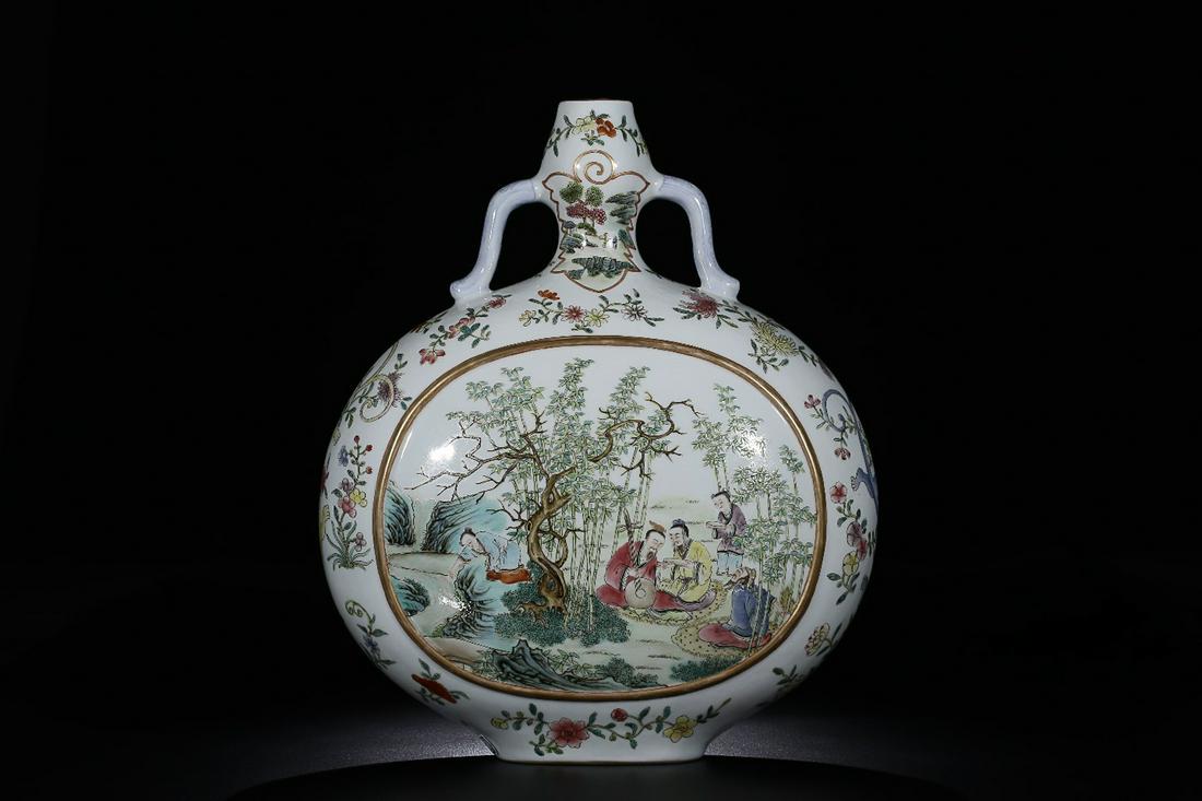 QIANLONG MARK FAMILLE ROSE ZHU'LIN'YA'SHI MOON FLASK: Time: Qianlong Period 18 Century / Height 11.34 in / Width 9.06 in