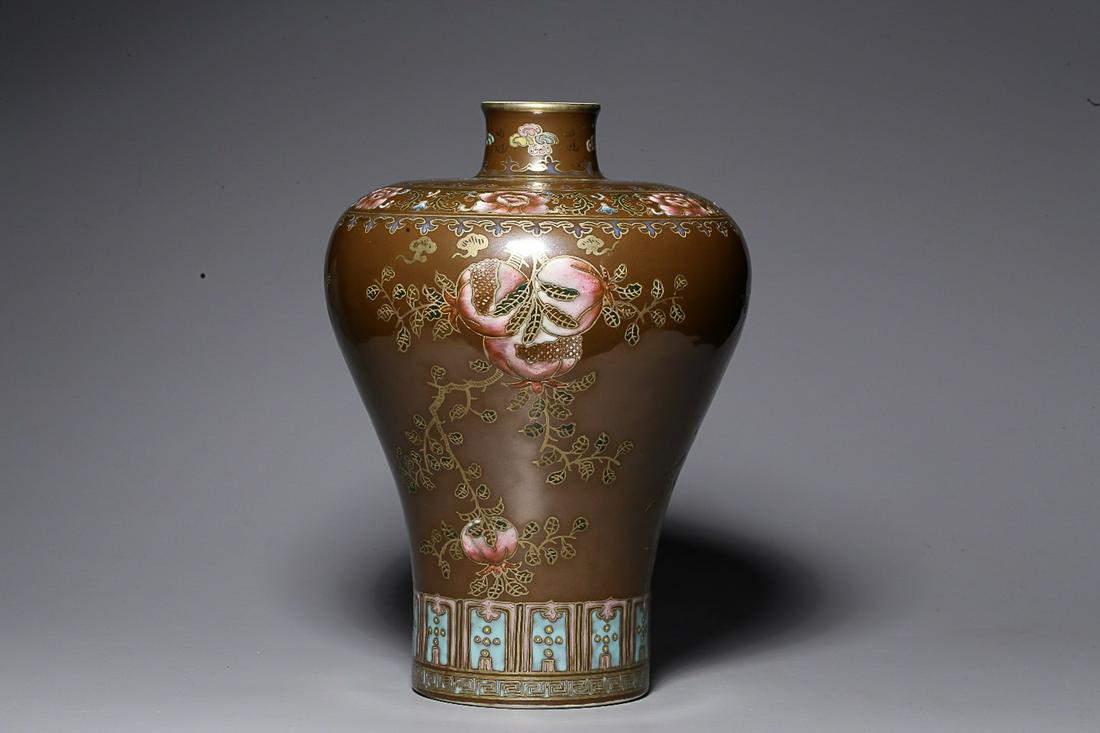 QIANLONG MARK BROWN GLAZED OUTLINE IN GOLD FAMILLE ROSE: Time: Qianlong Period 18 Century / Weight 1025.2g / Height 8.27 in / Mouth-Diameter 1.61 in / Belly-Diameter 5.91 in / Base-Diameter 3.15 in