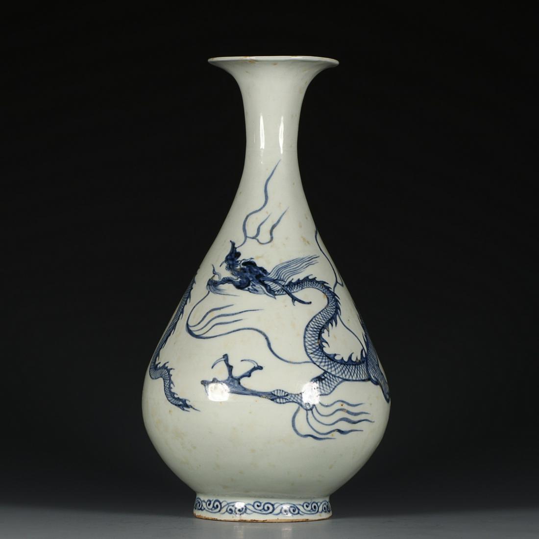 BLUE WHTIE DRAGON PATTERNING OKHO SPRING BOTTLE: Time: Ming Dynasty 14-17 Century / Height 11.02 in / Mouth-Diameter 3.15 in / Base-Diameter 3.31 in