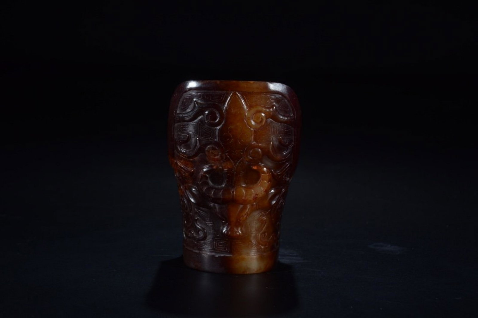 ANCIENT JADE BEAST-FACE PATTERNING COACHMAN ORNAMENT: Weight 278g / Dimension (1) 1.97 in / Dimension (2) 2.36 in / Dimension (3) 3.46 in