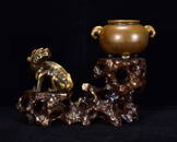 QIANLONG MARK GILT BRONZE LION CASTED CENSER